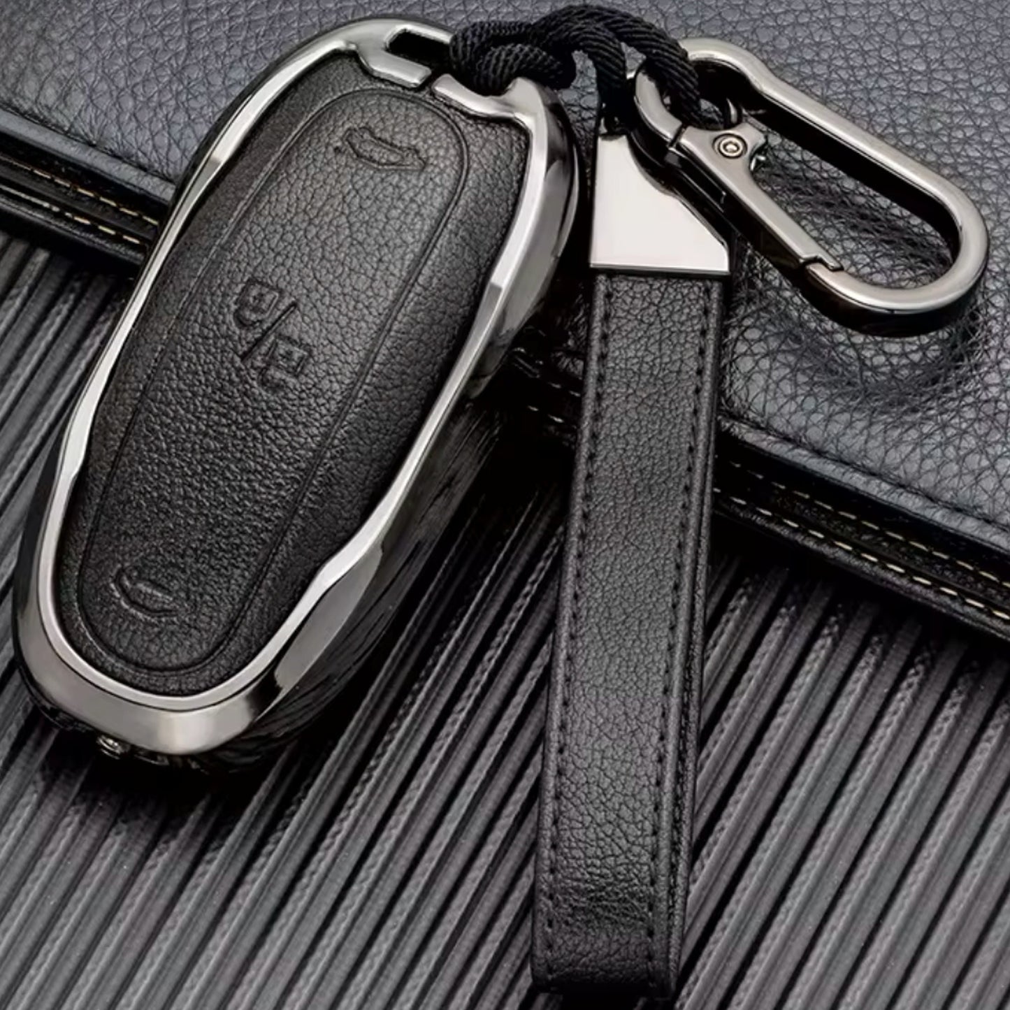 Customizable Aluminum and Leather with a full Keychain for Tesla Fob