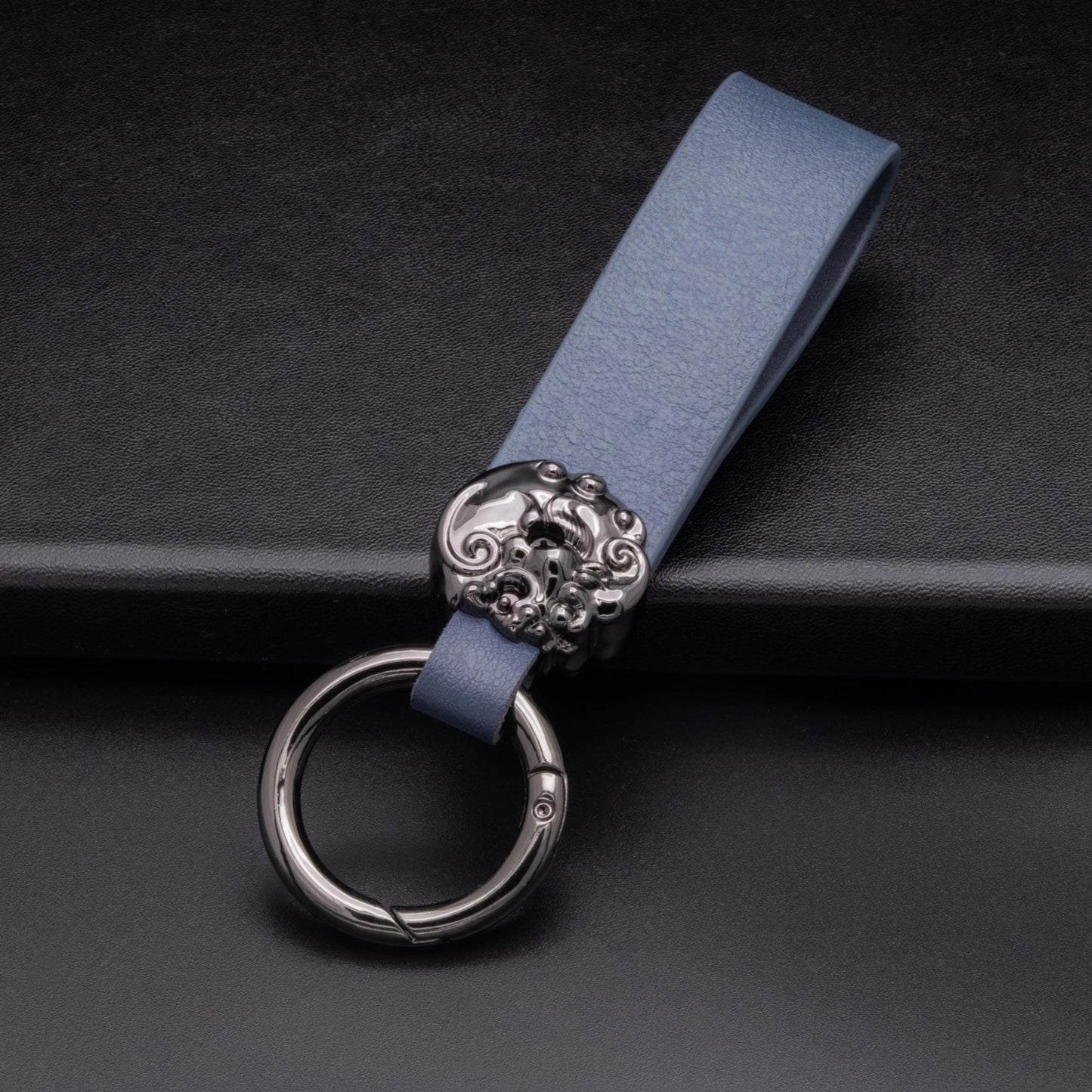 Customized Luxury Leather Keychains - Good luck leaf clover - Kollen US